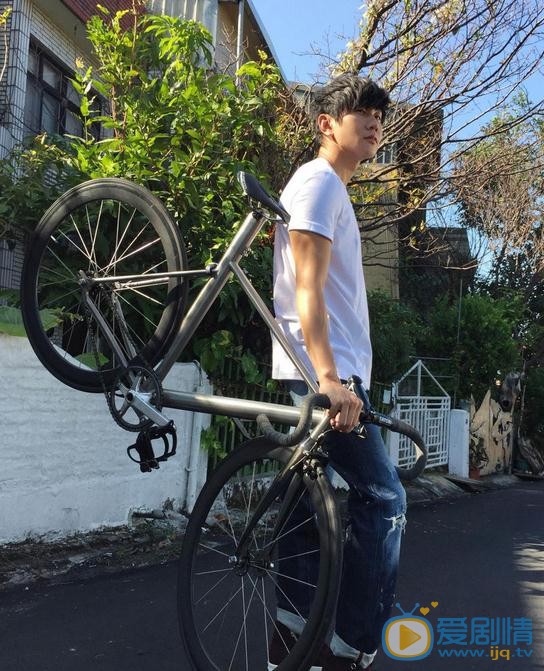 林俊杰《新地球》专辑照 林俊杰高清写真_林俊杰高清剧照