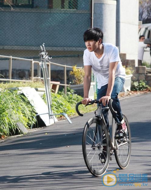 林俊杰《新地球》专辑照 林俊杰高清写真_林俊杰高清剧照