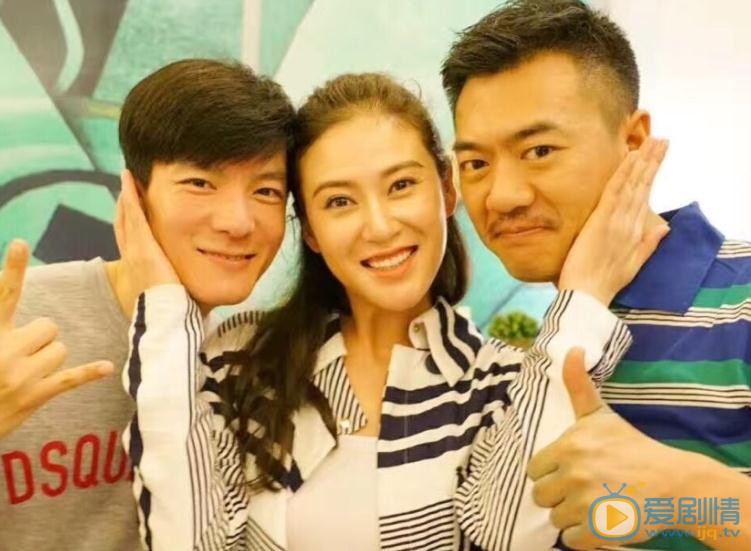 赵柯与人合照 赵柯高清写真_赵柯高清剧照
