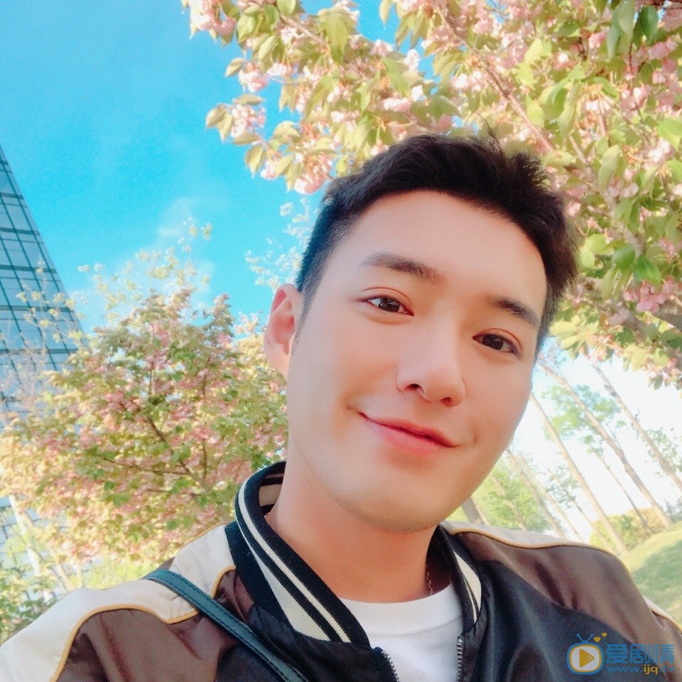 黄世超街拍写真 黄世超高清写真_黄世超高清剧照