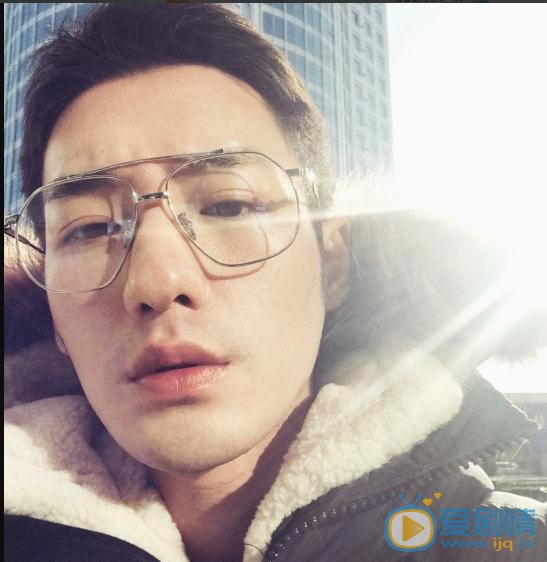 黄世超街拍写真 黄世超高清写真_黄世超高清剧照