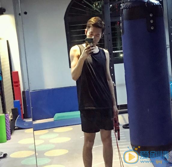 黄世超微博配图写真 黄世超高清写真_黄世超高清剧照