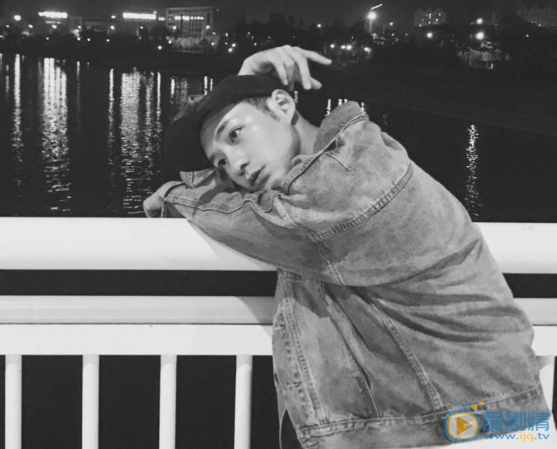 黄世超街拍写真 黄世超高清写真_黄世超高清剧照