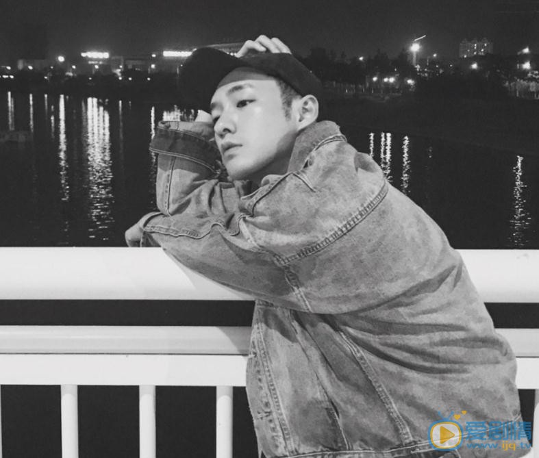 黄世超街拍写真 黄世超高清写真_黄世超高清剧照