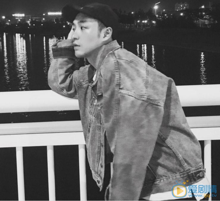 黄世超街拍写真 黄世超高清写真_黄世超高清剧照