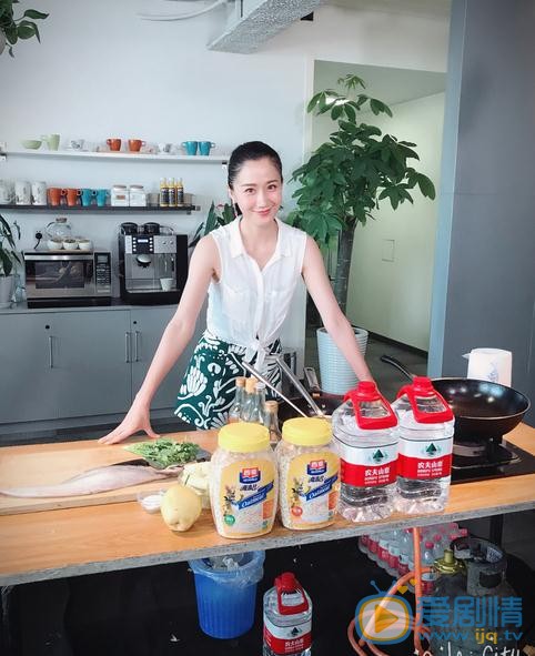 司珂华生活照 司珂华高清写真_司珂华高清剧照