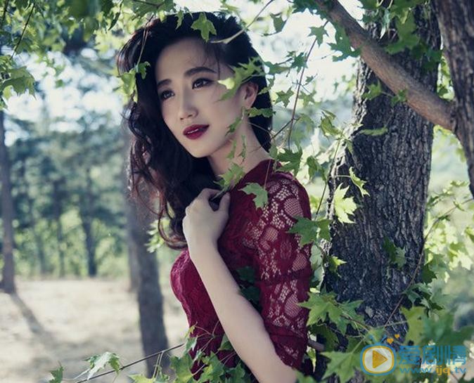 司珂华森林写真 司珂华高清写真_司珂华高清剧照