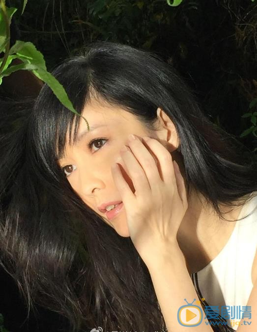 周慧敏靓丽街拍照 周慧敏高清写真_周慧敏高清剧照