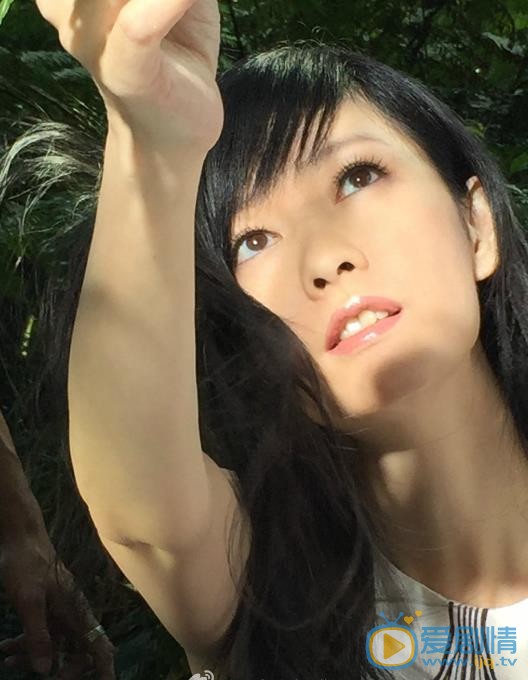 周慧敏靓丽街拍照 周慧敏高清写真_周慧敏高清剧照