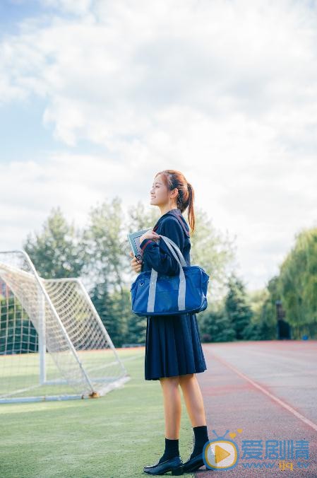 张昕 制服写真 张昕 高清写真_张昕 高清剧照