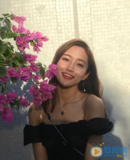 张昕 街拍写真 张昕 高清写真_张昕 高清剧照