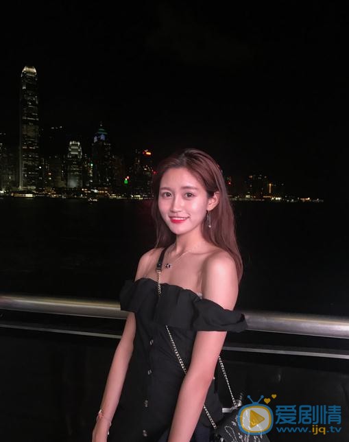 张昕 街拍写真 张昕 高清写真_张昕 高清剧照