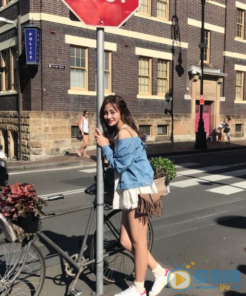 张昕 街拍写真 张昕 高清写真_张昕 高清剧照