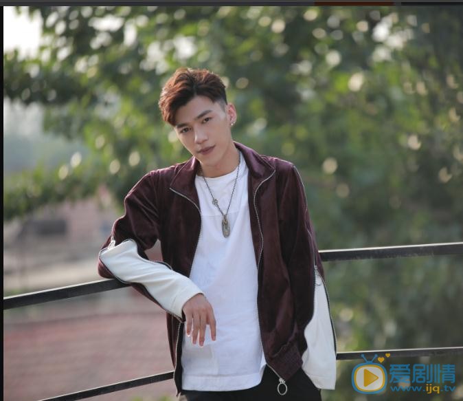 李岑奕街拍写真 李岑奕高清写真_李岑奕高清剧照