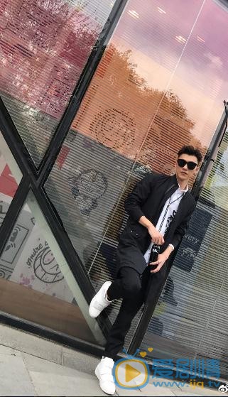 李岑奕街拍写真 李岑奕高清写真_李岑奕高清剧照