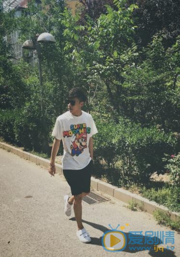 李岑奕街拍写真 李岑奕高清写真_李岑奕高清剧照