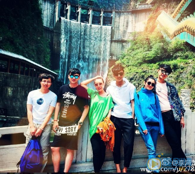 李岑奕参加活动写真 李岑奕高清写真_李岑奕高清剧照