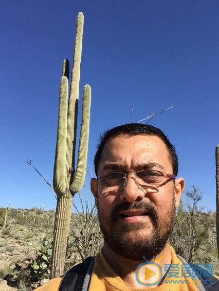 阿米尔汗和好友合照写真 阿米尔汗高清写真_阿米尔汗高清剧照