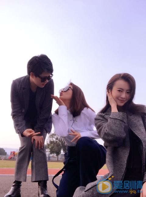 舒砚与人合照 舒砚高清写真_舒砚高清剧照