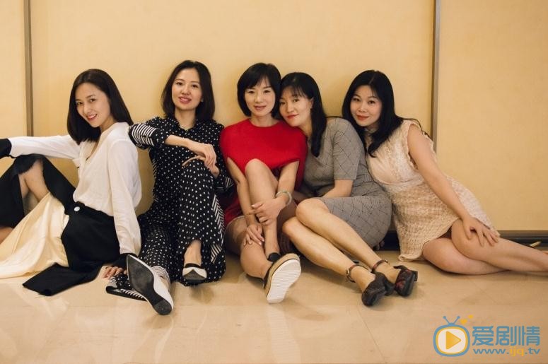 舒砚与人合照 舒砚高清写真_舒砚高清剧照