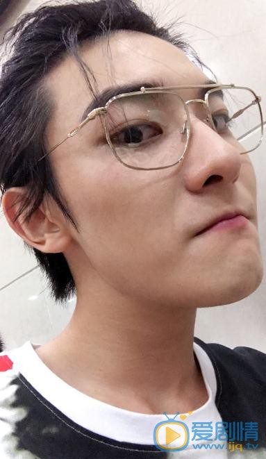 王瑞昌‘生活照 王瑞昌高清写真_王瑞昌高清剧照