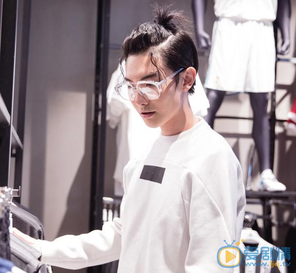 王瑞昌活动照 王瑞昌高清写真_王瑞昌高清剧照