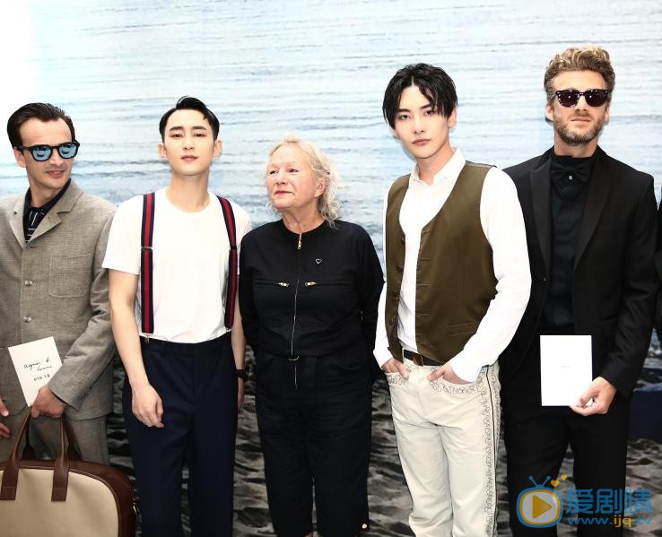 王瑞昌与人合照 王瑞昌高清写真_王瑞昌高清剧照