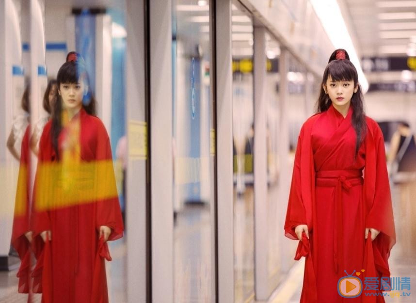 郑湫泓红色写真 郑湫泓高清写真_郑湫泓高清剧照