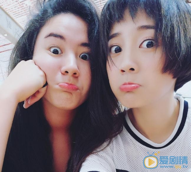 郑湫泓与人合照 郑湫泓高清写真_郑湫泓高清剧照