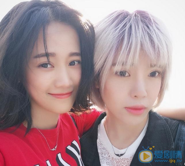 郑湫泓与人合照 郑湫泓高清写真_郑湫泓高清剧照
