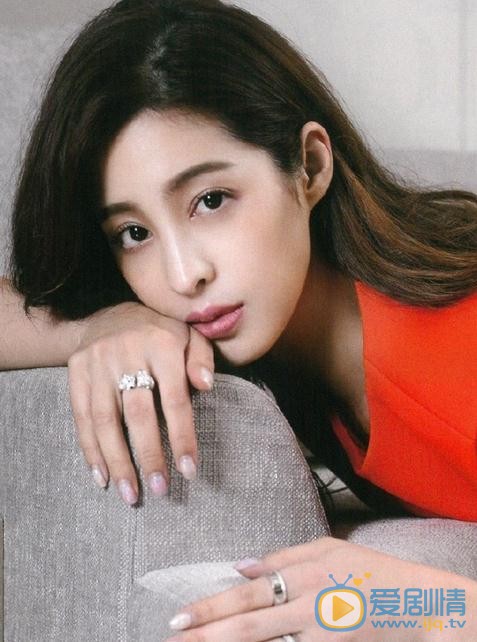 一路繁花相送纪若栎是谁扮演的？纪若栎扮演者莫允雯个人资料、写真及生活照欣赏