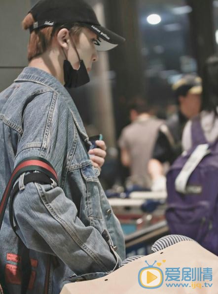 朱正廷机场照 朱正廷高清写真_朱正廷高清剧照