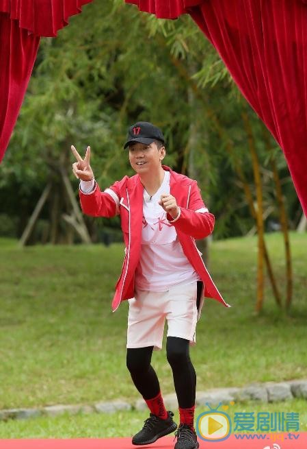 范明《我们十七岁》节目照 范明高清写真_范明高清剧照