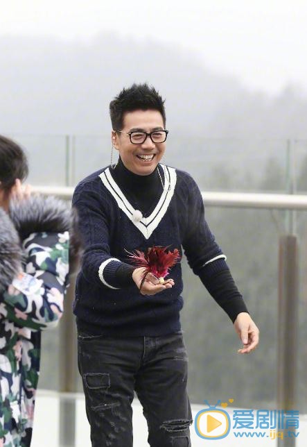 范明《我们十七岁》节目照 范明高清写真_范明高清剧照