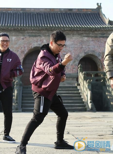 范明《我们十七岁》节目照 范明高清写真_范明高清剧照