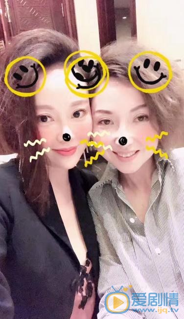 王君平与人合照 王君平高清写真_王君平高清剧照