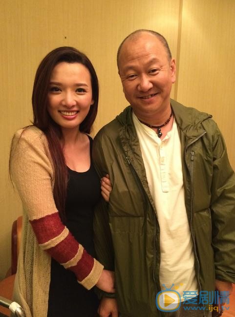 王君平与人合照 王君平高清写真_王君平高清剧照