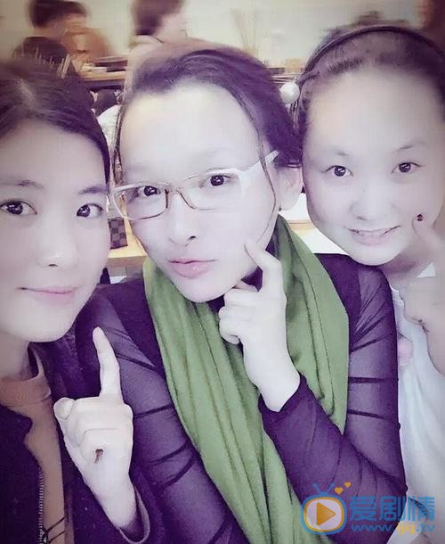 王君平与人合照 王君平高清写真_王君平高清剧照