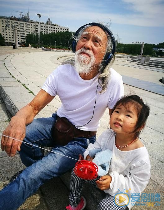 王德顺祖孙合照 王德顺高清写真_王德顺高清剧照