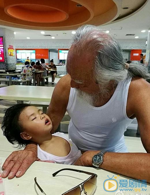 王德顺祖孙合照 王德顺高清写真_王德顺高清剧照