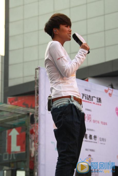 谭维维公益照 谭维维高清写真_谭维维高清剧照