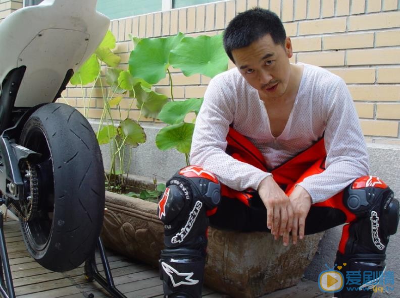 张帆骑车运动照 张帆高清写真_张帆高清剧照