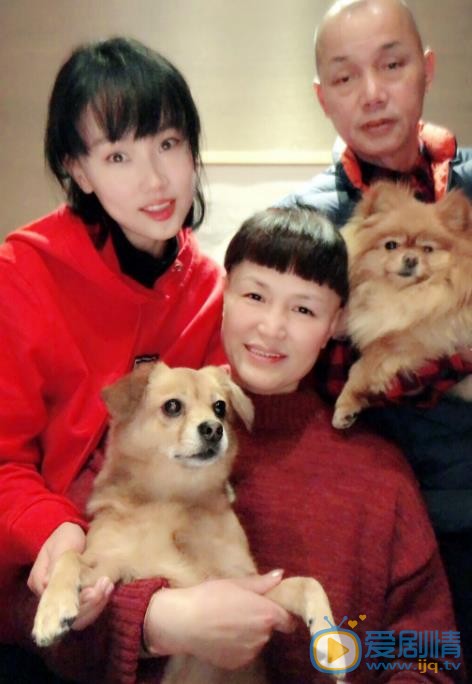 黄龄全家福 黄龄高清写真_黄龄高清剧照