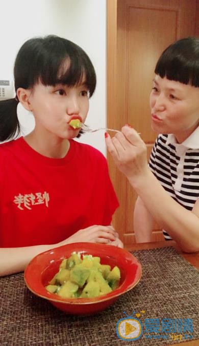 黄龄全家福 黄龄高清写真_黄龄高清剧照