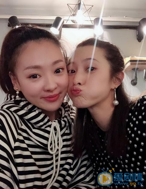 隋俊波与人合照 隋俊波高清写真_隋俊波高清剧照