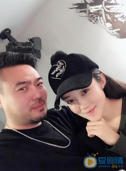 隋俊波与人合照 隋俊波高清写真_隋俊波高清剧照