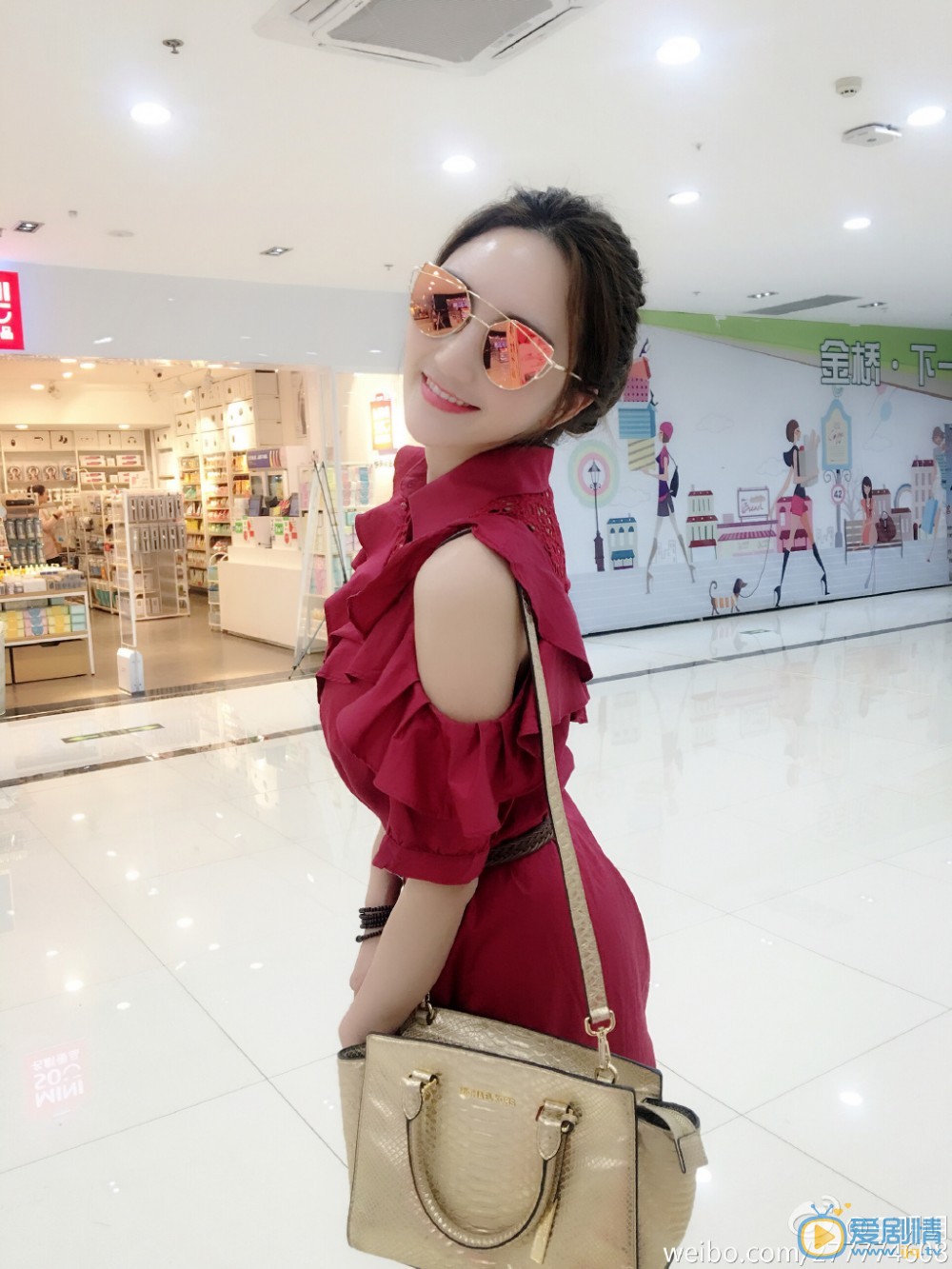 王明明街拍照写真 王明明高清写真_王明明高清剧照