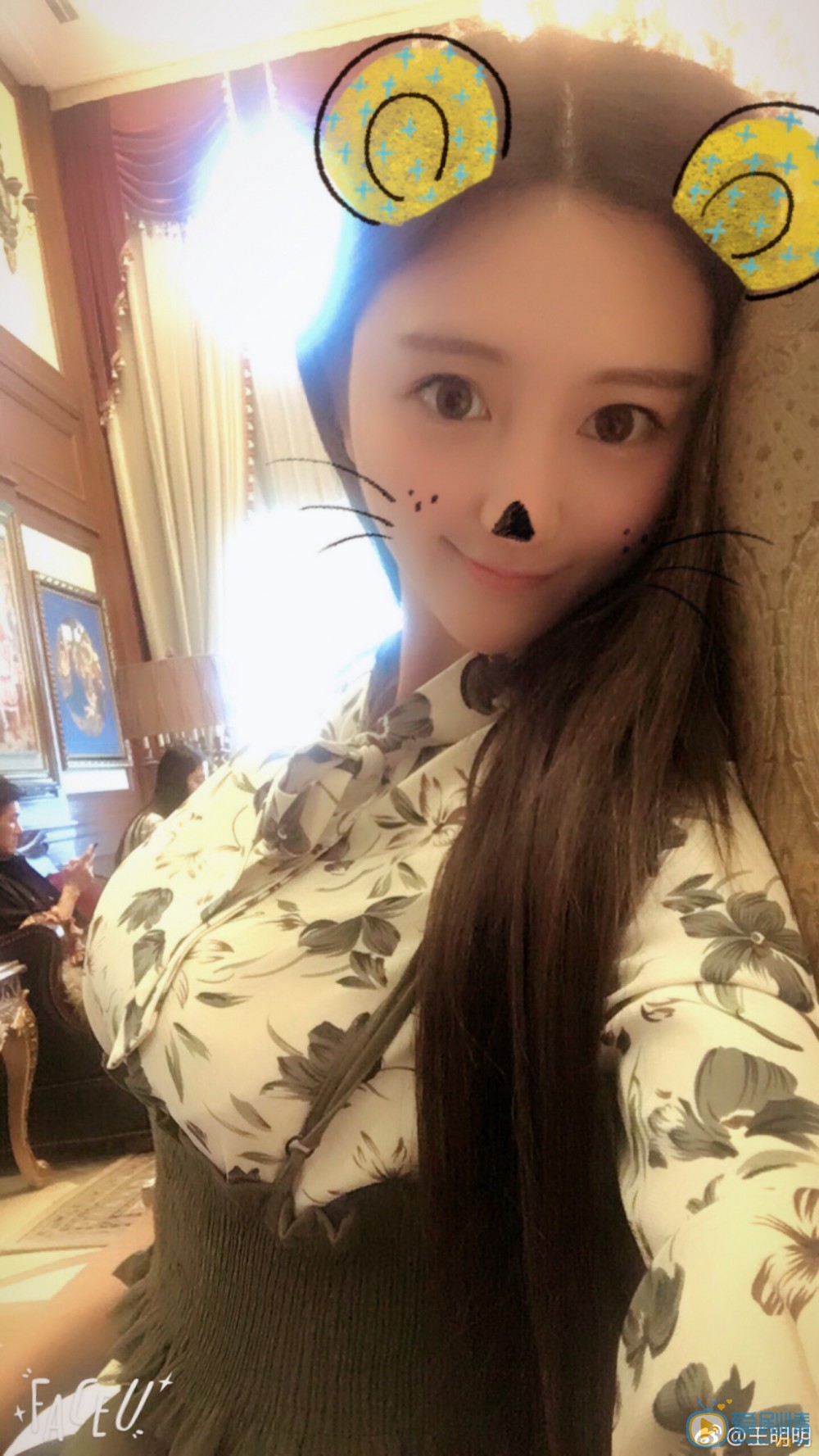 王明明俏丽写真 王明明高清写真_王明明高清剧照