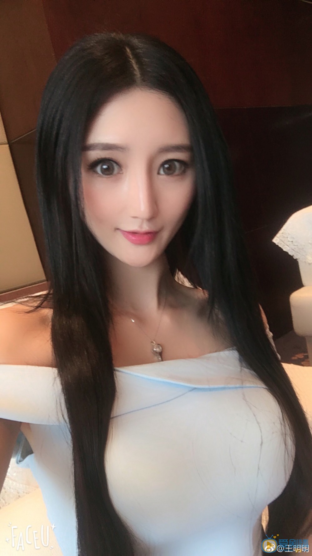 王明明俏丽写真 王明明高清写真_王明明高清剧照