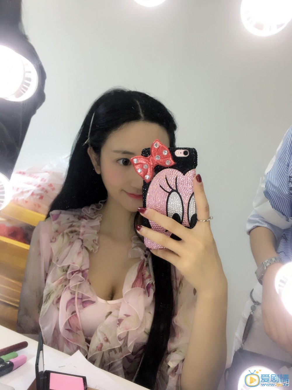 王明明俏丽写真 王明明高清写真_王明明高清剧照